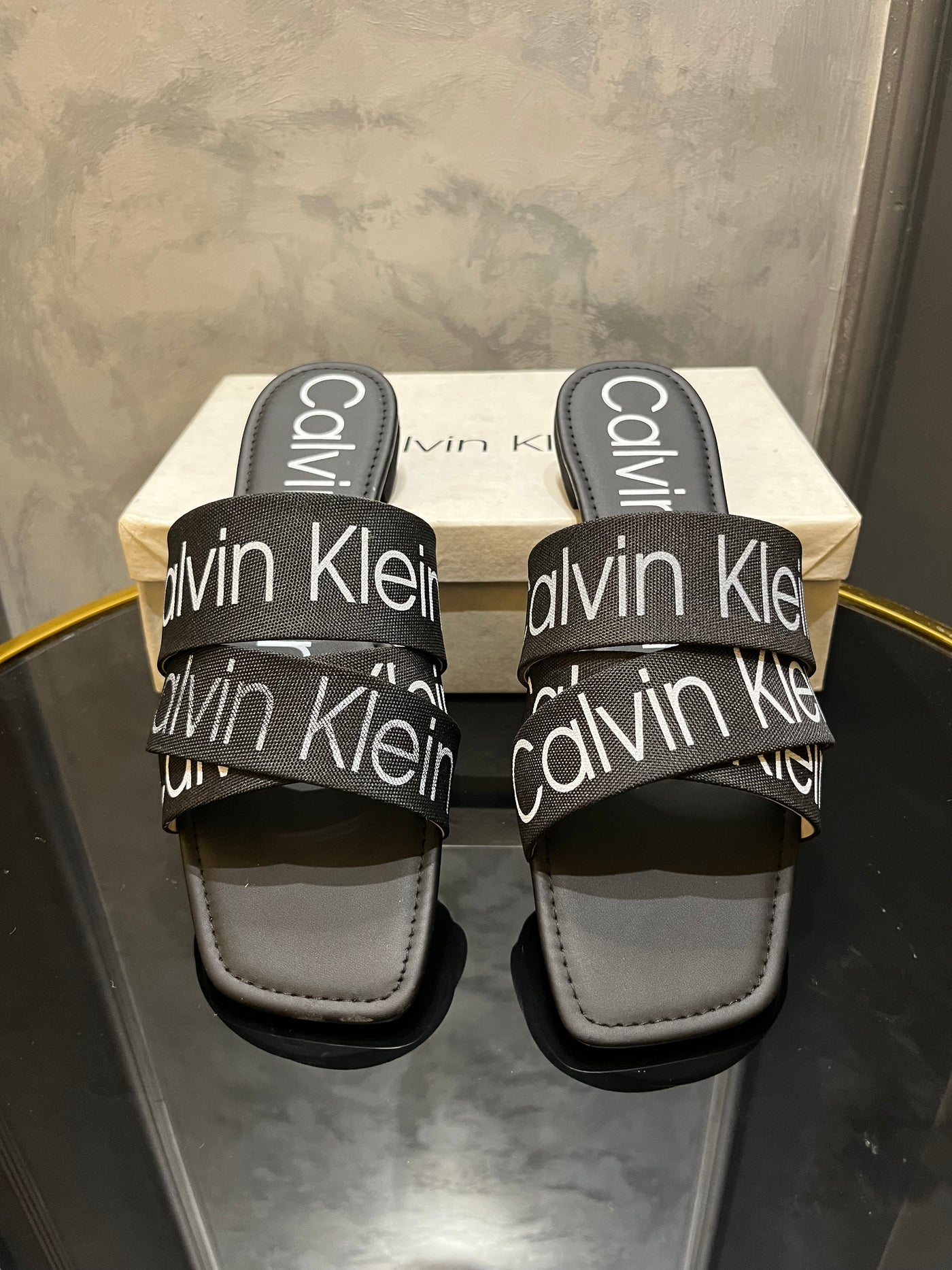 HEELSIVA CK - BLACK
