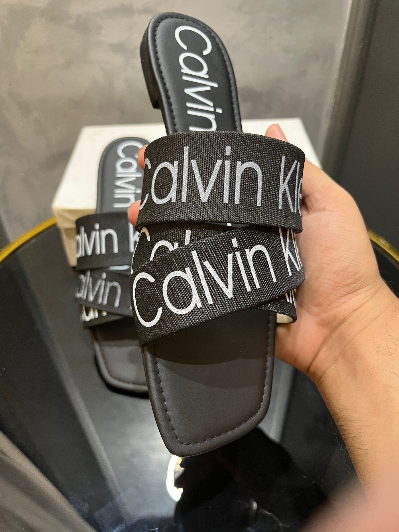 HEELSIVA CK - BLACK