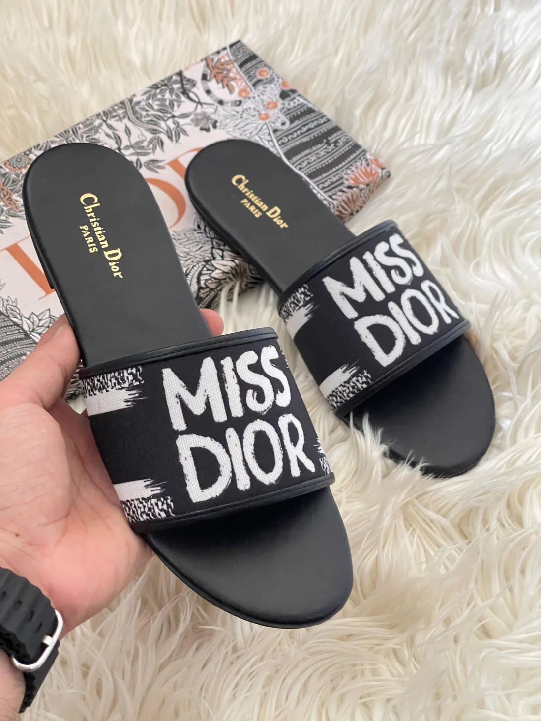 MISS LADY DIOR